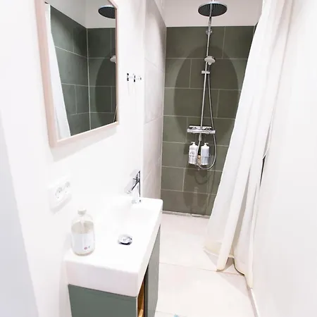 Super Spacious & Cozy I Rare Find Апартаменты