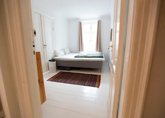 Super Spacious & Cozy I Rare Find Lejlighed *